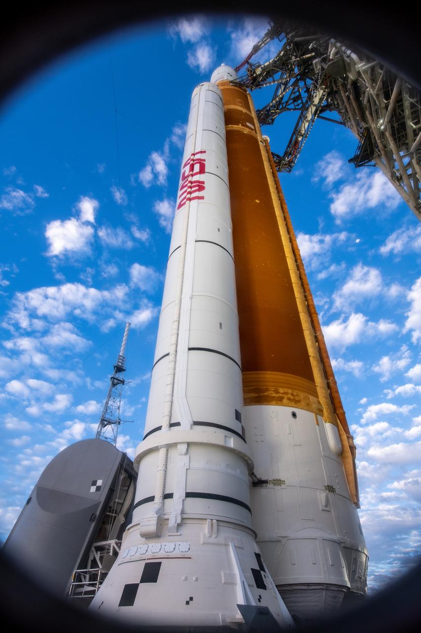 Artemis I SLS rocket launching from Pad 39B at Kennedy Space Center, November 16 2022